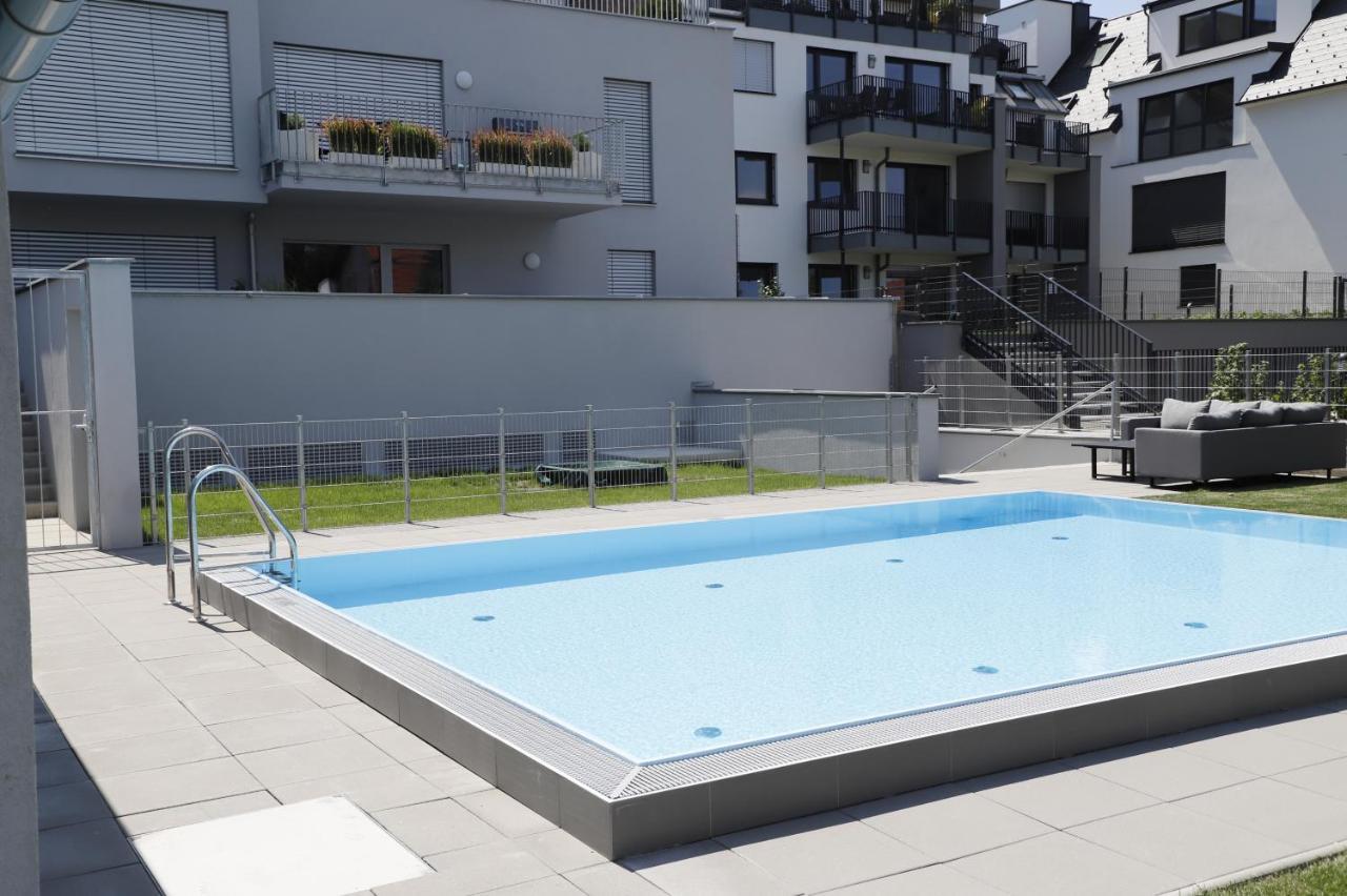 Yellow Flower Apartment With Pool - 5 Min To Lake فيينا المظهر الخارجي الصورة