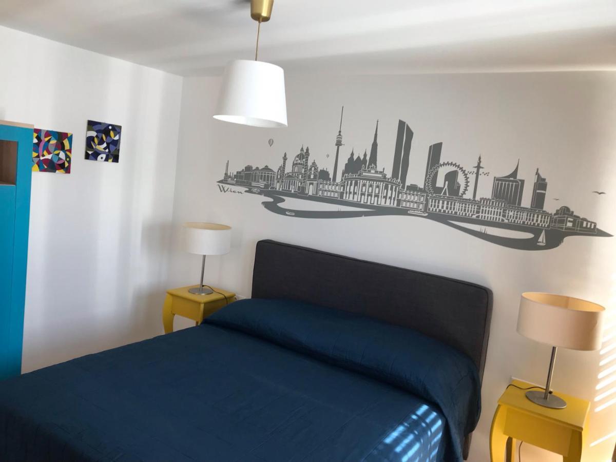 Yellow Flower Apartment With Pool - 5 Min To Lake فيينا المظهر الخارجي الصورة