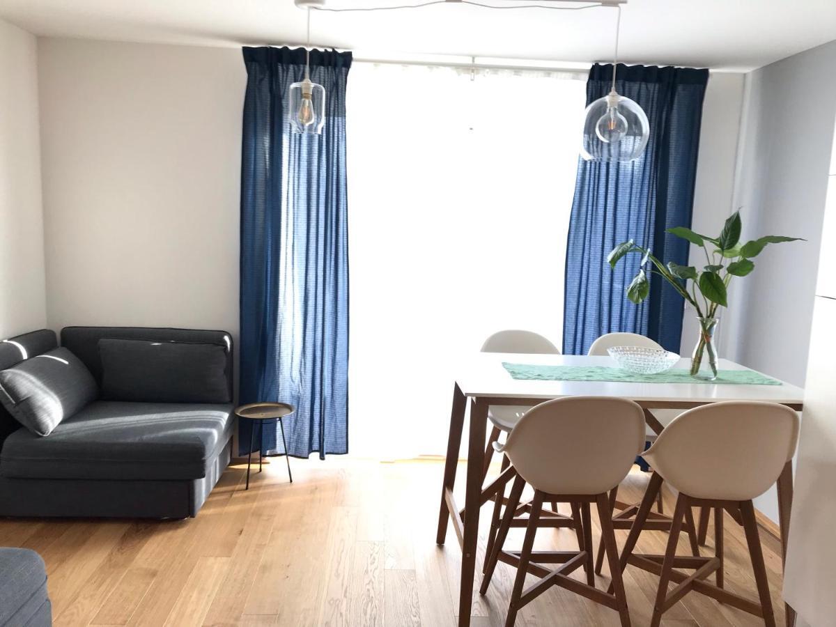 Yellow Flower Apartment With Pool - 5 Min To Lake فيينا المظهر الخارجي الصورة