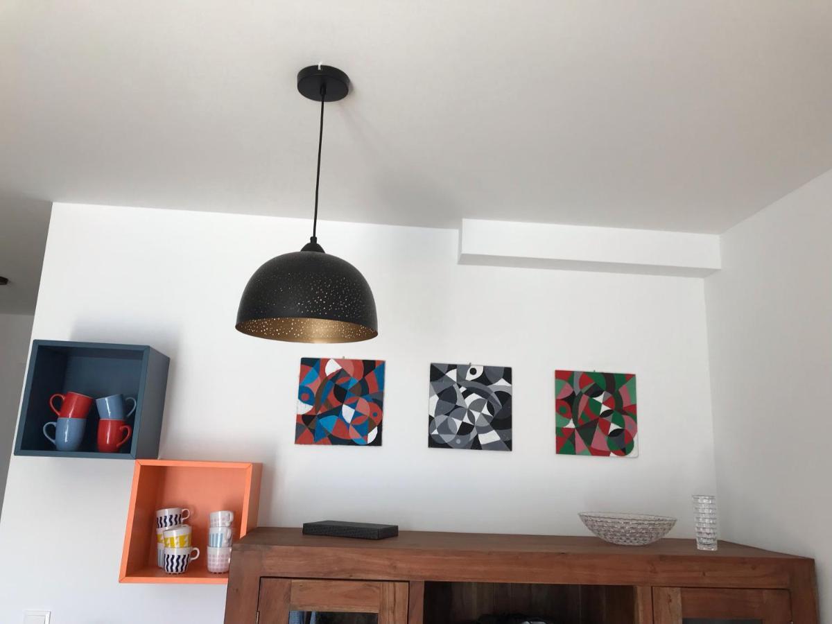 Yellow Flower Apartment With Pool - 5 Min To Lake فيينا المظهر الخارجي الصورة